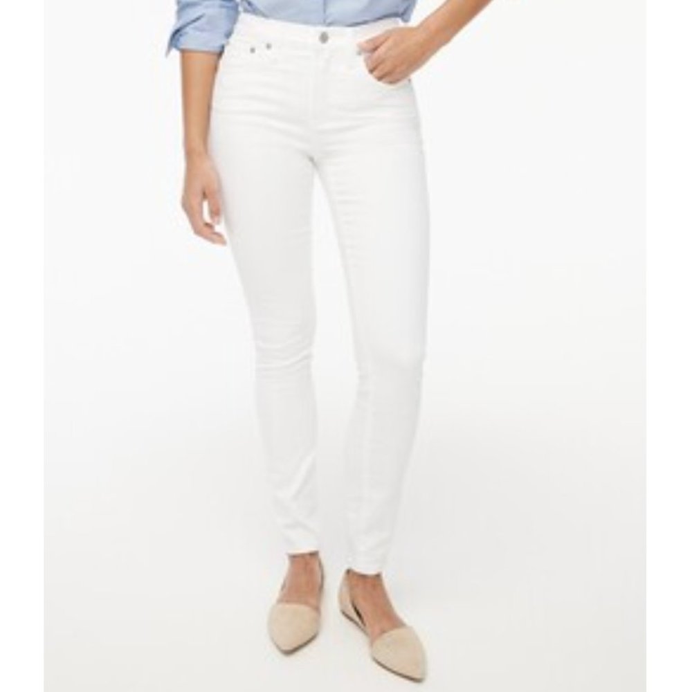 J.Crew Factory 9" Mid-Rise Skinny Jean in Signature Stretch in White (Size 30T)